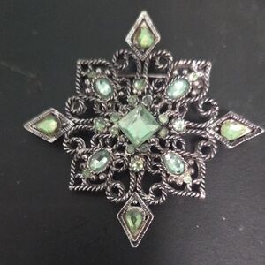 Vintage-Inspired Green Crystal Filigree Brooch - Women's Jewelry